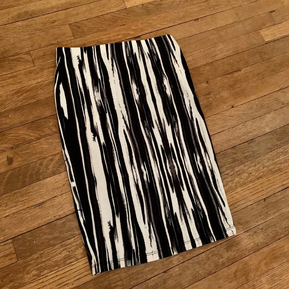 Hip-hugging stretchy pencil skirt forever 21